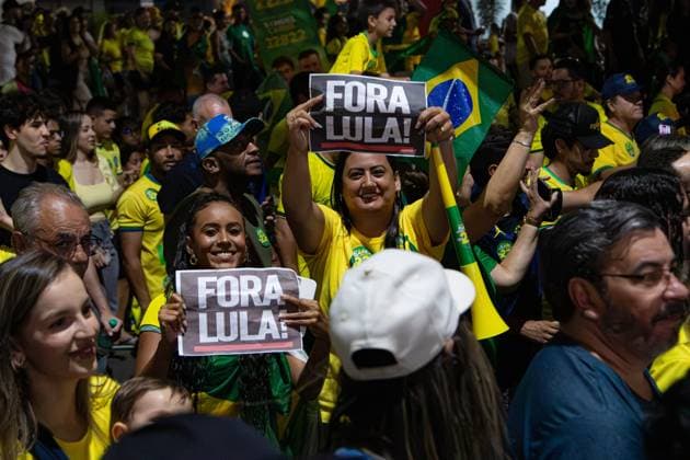RECORD DATE NOT STATED Presidential candidate Flavio Bolsonaro visits the city of Montes Claros in the final stretch of the elections. Montes Claros (MG), 02 10 2026 - Elections Flavio Bolsonaro Montes Claros - Presidential candidate Flavio Bolsonaro, accompanied by Nikolas Ferreira (PL), Samuel Caires (PL), Marco Antonio Moreira da Costa (Novo), Domingos Savio (PL), Flavio Roscoe (PL), during a visit to the city of Montes Claros in the final stretch of the elections, this Friday, October 2, 2026.(Foto: Diego Tavares Thenews2 imago images) Presidential candidate Flavio Bolsonaro visits the city of Montes Claros in the final stretch of the elections. Copyright: xDiegoxTavaresx
