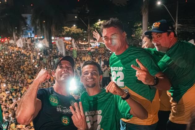 RECORD DATE NOT STATED Presidential candidate Flavio Bolsonaro visits the city of Montes Claros in the final stretch of the elections. Montes Claros (MG), 02 10 2026 - Elections Flavio Bolsonaro Montes Claros - Presidential candidate Flavio Bolsonaro, accompanied by Nikolas Ferreira (PL), Samuel Caires (PL), Marco Antonio Moreira da Costa (Novo), Domingos Savio (PL), Flavio Roscoe (PL), during a visit to the city of Montes Claros in the final stretch of the elections, this Friday, October 2, 2026.(Foto: Diego Tavares Thenews2 imago images) Presidential candidate Flavio Bolsonaro visits the city of Montes Claros in the final stretch of the elections. Copyright: xDiegoxTavaresx