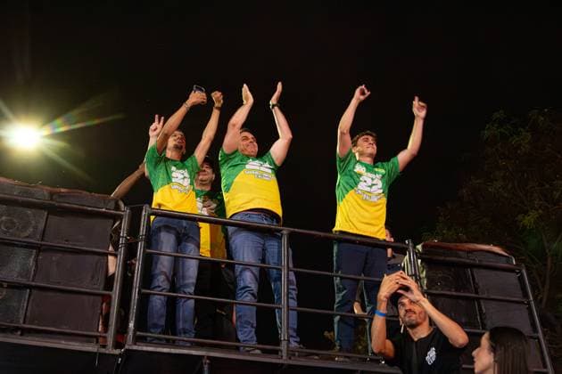 RECORD DATE NOT STATED Presidential candidate Flavio Bolsonaro visits the city of Montes Claros in the final stretch of the elections. Montes Claros (MG), 02 10 2026 - Elections Flavio Bolsonaro Montes Claros - Presidential candidate Flavio Bolsonaro, accompanied by Nikolas Ferreira (PL), Samuel Caires (PL), Marco Antonio Moreira da Costa (Novo), Domingos Savio (PL), Flavio Roscoe (PL), during a visit to the city of Montes Claros in the final stretch of the elections, this Friday, October 2, 2026.(Foto: Diego Tavares Thenews2 imago images) Presidential candidate Flavio Bolsonaro visits the city of Montes Claros in the final stretch of the elections. Copyright: xDiegoxTavaresx