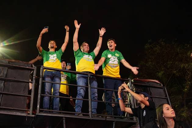 RECORD DATE NOT STATED Presidential candidate Flavio Bolsonaro visits the city of Montes Claros in the final stretch of the elections. Montes Claros (MG), 02 10 2026 - Elections Flavio Bolsonaro Montes Claros - Presidential candidate Flavio Bolsonaro, accompanied by Nikolas Ferreira (PL), Samuel Caires (PL), Marco Antonio Moreira da Costa (Novo), Domingos Savio (PL), Flavio Roscoe (PL), during a visit to the city of Montes Claros in the final stretch of the elections, this Friday, October 2, 2026.(Foto: Diego Tavares Thenews2 imago images) Presidential candidate Flavio Bolsonaro visits the city of Montes Claros in the final stretch of the elections. Copyright: xDiegoxTavaresx