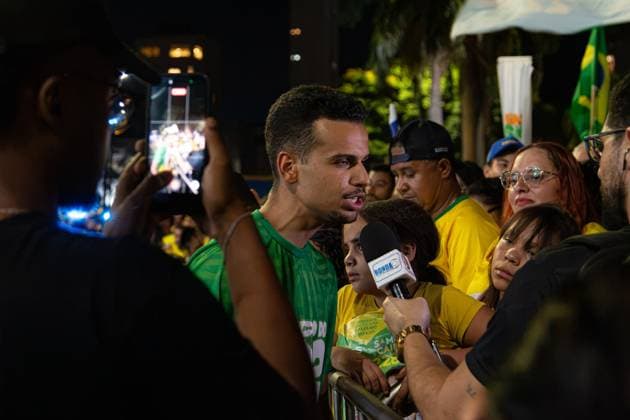 RECORD DATE NOT STATED Presidential candidate Flavio Bolsonaro visits the city of Montes Claros in the final stretch of the elections. Montes Claros (MG), 02 10 2026 - Elections Flavio Bolsonaro Montes Claros - Presidential candidate Flavio Bolsonaro, accompanied by Nikolas Ferreira (PL), Samuel Caires (PL), Marco Antonio Moreira da Costa (Novo), Domingos Savio (PL), Flavio Roscoe (PL), during a visit to the city of Montes Claros in the final stretch of the elections, this Friday, October 2, 2026.(Foto: Diego Tavares Thenews2 imago images) Presidential candidate Flavio Bolsonaro visits the city of Montes Claros in the final stretch of the elections. Copyright: xDiegoxTavaresx