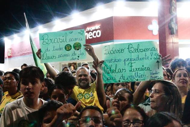 RECORD DATE NOT STATED Presidential candidate Flavio Bolsonaro visits the city of Montes Claros in the final stretch of the elections. Montes Claros (MG), 02 10 2026 - Elections Flavio Bolsonaro Montes Claros - Presidential candidate Flavio Bolsonaro, accompanied by Nikolas Ferreira (PL), Samuel Caires (PL), Marco Antonio Moreira da Costa (Novo), Domingos Savio (PL), Flavio Roscoe (PL), during a visit to the city of Montes Claros in the final stretch of the elections, this Friday, October 2, 2026.(Foto: Diego Tavares Thenews2 imago images) Presidential candidate Flavio Bolsonaro visits the city of Montes Claros in the final stretch of the elections. Copyright: xDiegoxTavaresx