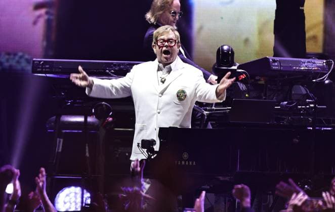 Entertainment Bilder des Tages #2 October 2, 2026, Ciudad De Mexico, Ciudad De Mexico, Mexico: TO - 53325 - Mexico City - 02 10 2026 - English singer-songwriter Elton John during his performance at Banorte Stadium in Mexico City part of his - Farewell Yellow Brick Road - farewell tour on a visit titled - Farewell to Mexico -.Clasos photo Ciudad De Mexico Mexico - ZUMAcs4_ 20261002_faa_cs4_098 Copyright: xAlfonsoxManzanox