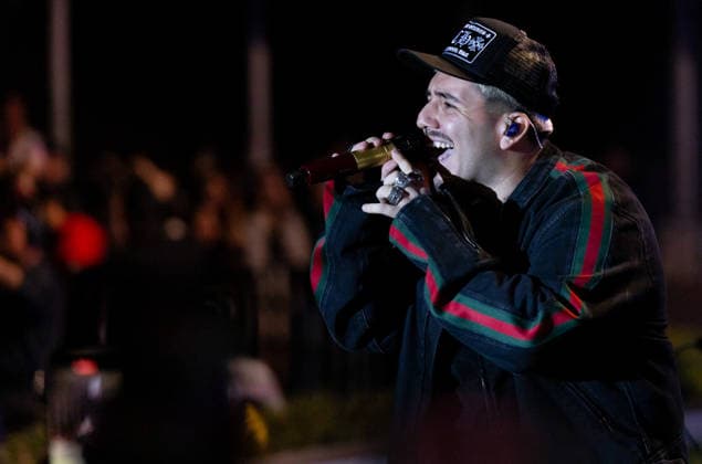 October 2, 2026, San Luis Potosi, San Luis Potosi, Mexico: Vocalist PEDRO TOVAR of the American regional Mexican group ESLABON ARMADO sings into a golden microphone during a live concert performance at Teatro de la Ciudad in Parque Tangamanga 1 in San Luis Potosi, Mexico. He wears a branded cap and a black jacket with red and green stripes. San Luis Potosi Mexico - ZUMAm311 20261002_zip_m311_002 Copyright: xAlbertoxMartinezx
