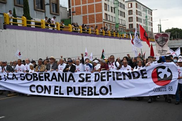 October 2, 2026: TO-45322-MEXICO , October 2, 2026. Student leaders from 1968 marched alongside students from various public universities, feminist collectives, "searching mothers," and Indigenous people from diverse regions to commemorate the anniversary of the Tlatelolco Massacre. They chanted slogans such as "No forgiveness, no forgetting," "Death to the State," and "It was the military." They marched along various avenues in the Mexican capital, concluding their rally at the Z& xf3;calo plaza, where clashes broke out with police stationed behind the barriers guarding the National Palace. In Mexico City. Clasos.com.mx - ZUMAcs4_ 20261002_faa_cs4_154 Copyright: xJavierxLiraxOterox
