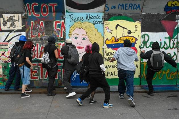 October 2, 2026: TO-45322-MEXICO , October 2, 2026. Student leaders from 1968 marched alongside students from various public universities, feminist collectives, "searching mothers," and Indigenous people from diverse regions to commemorate the anniversary of the Tlatelolco Massacre. They chanted slogans such as "No forgiveness, no forgetting," "Death to the State," and "It was the military." They marched along various avenues in the Mexican capital, concluding their rally at the Z& xf3;calo plaza, where clashes broke out with police stationed behind the barriers guarding the National Palace. In Mexico City. Clasos.com.mx - ZUMAcs4_ 20261002_faa_cs4_125 Copyright: xJavierxLiraxOterox