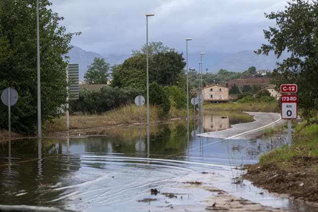 Heavy flooding disrupts towns in southern Catalonia TORTOSA, SPAIN - OCTOBER 02: Floodwaters submerge streets, low-lying residential properties, and road infrastructure following intense torrential rainfall in Tortosa, Tarragona province, Catalonia, Spain, on October 02, 2026. A powerful storm system battered the Baix Ebre and Montsia districts across southern Catalonia on Thursday and Friday, dropping over 200 millimeters of rain across several municipalities, with coastal areas recording totals exceeding 270 millimeters. Local ravines and streams overflowed near the Ebro River, causing severe localized flooding in Tortosa, Roquetes, Santa Bàrbara, and L Ametlla de Mar. Regional emergency personnel deployed specialized teams to assist stra Copyright: x2026xAnadoluxLorenaxSopenaxLopezx