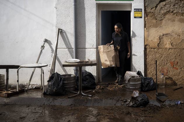 Heavy flooding disrupts towns in southern Catalonia TORTOSA, SPAIN - OCTOBER 02: Floodwaters submerge streets, low-lying residential properties, and road infrastructure following intense torrential rainfall in Tortosa, Tarragona province, Catalonia, Spain, on October 02, 2026. A powerful storm system battered the Baix Ebre and Montsia districts across southern Catalonia on Thursday and Friday, dropping over 200 millimeters of rain across several municipalities, with coastal areas recording totals exceeding 270 millimeters. Local ravines and streams overflowed near the Ebro River, causing severe localized flooding in Tortosa, Roquetes, Santa Bàrbara, and L Ametlla de Mar. Regional emergency personnel deployed specialized teams to assist stra Copyright: x2026xAnadoluxLorenaxSopenaxLopezx