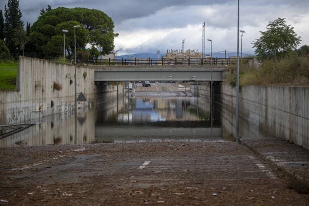Heavy flooding disrupts towns in southern Catalonia TORTOSA, SPAIN - OCTOBER 02: Floodwaters submerge streets, low-lying residential properties, and road infrastructure following intense torrential rainfall in Tortosa, Tarragona province, Catalonia, Spain, on October 02, 2026. A powerful storm system battered the Baix Ebre and Montsia districts across southern Catalonia on Thursday and Friday, dropping over 200 millimeters of rain across several municipalities, with coastal areas recording totals exceeding 270 millimeters. Local ravines and streams overflowed near the Ebro River, causing severe localized flooding in Tortosa, Roquetes, Santa Bàrbara, and L Ametlla de Mar. Regional emergency personnel deployed specialized teams to assist stra Copyright: x2026xAnadoluxLorenaxSopenaxLopezx