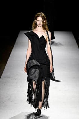 Yohji Yamamoto Women s Ready-to-Wear Spring Summer 2027 Collection Fashion Show during Paris Fashion Week, on October 2, 2026 Bestimage Yohji Yamamoto Fashion Show Women s Ready-to-Wear Spring Summer 2027 Collection during Paris Fashion Week, on October 2, 2026, in Paris, France Paris France  Copyright: xAgencex xBestimagexAgencex xBestimagex