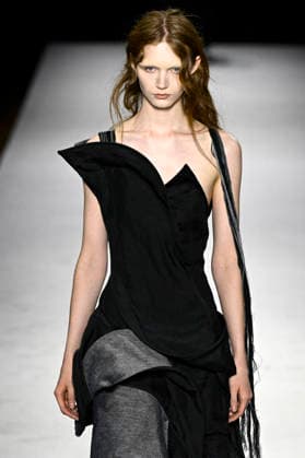 Yohji Yamamoto Women s Ready-to-Wear Spring Summer 2027 Collection Fashion Show during Paris Fashion Week, on October 2, 2026 Bestimage Yohji Yamamoto Fashion Show Women s Ready-to-Wear Spring Summer 2027 Collection during Paris Fashion Week, on October 2, 2026, in Paris, France Paris France  Copyright: xAgencex xBestimagexAgencex xBestimagex