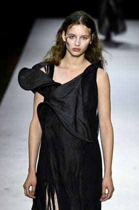 Yohji Yamamoto Women s Ready-to-Wear Spring Summer 2027 Collection Fashion Show during Paris Fashion Week, on October 2, 2026 Bestimage Yohji Yamamoto Fashion Show Women s Ready-to-Wear Spring Summer 2027 Collection during Paris Fashion Week, on October 2, 2026, in Paris, France Paris France  Copyright: xAgencex xBestimagexAgencex xBestimagex