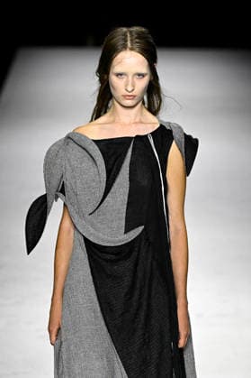 Yohji Yamamoto Women s Ready-to-Wear Spring Summer 2027 Collection Fashion Show during Paris Fashion Week, on October 2, 2026 Bestimage Yohji Yamamoto Fashion Show Women s Ready-to-Wear Spring Summer 2027 Collection during Paris Fashion Week, on October 2, 2026, in Paris, France Paris France  Copyright: xAgencex xBestimagexAgencex xBestimagex