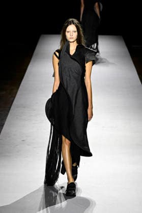 Yohji Yamamoto Women s Ready-to-Wear Spring Summer 2027 Collection Fashion Show during Paris Fashion Week, on October 2, 2026 Bestimage Yohji Yamamoto Fashion Show Women s Ready-to-Wear Spring Summer 2027 Collection during Paris Fashion Week, on October 2, 2026, in Paris, France Paris France  Copyright: xAgencex xBestimagexAgencex xBestimagex