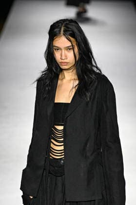 Yohji Yamamoto Women s Ready-to-Wear Spring Summer 2027 Collection Fashion Show during Paris Fashion Week, on October 2, 2026 Bestimage Yohji Yamamoto Fashion Show Women s Ready-to-Wear Spring Summer 2027 Collection during Paris Fashion Week, on October 2, 2026, in Paris, France Paris France  Copyright: xAgencex xBestimagexAgencex xBestimagex