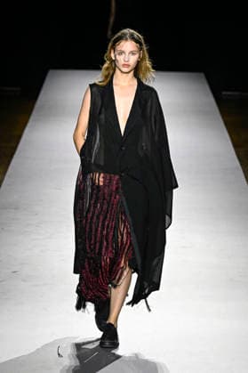 Yohji Yamamoto Women s Ready-to-Wear Spring Summer 2027 Collection Fashion Show during Paris Fashion Week, on October 2, 2026 Bestimage Yohji Yamamoto Fashion Show Women s Ready-to-Wear Spring Summer 2027 Collection during Paris Fashion Week, on October 2, 2026, in Paris, France Paris France  Copyright: xAgencex xBestimagexAgencex xBestimagex