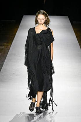 Yohji Yamamoto Women s Ready-to-Wear Spring Summer 2027 Collection Fashion Show during Paris Fashion Week, on October 2, 2026 Bestimage Yohji Yamamoto Fashion Show Women s Ready-to-Wear Spring Summer 2027 Collection during Paris Fashion Week, on October 2, 2026, in Paris, France Paris France  Copyright: xAgencex xBestimagexAgencex xBestimagex