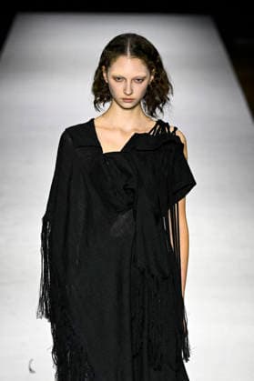 Yohji Yamamoto Women s Ready-to-Wear Spring Summer 2027 Collection Fashion Show during Paris Fashion Week, on October 2, 2026 Bestimage Yohji Yamamoto Fashion Show Women s Ready-to-Wear Spring Summer 2027 Collection during Paris Fashion Week, on October 2, 2026, in Paris, France Paris France  Copyright: xAgencex xBestimagexAgencex xBestimagex