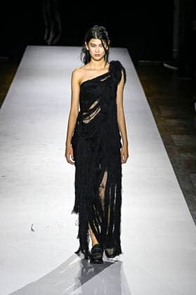 Yohji Yamamoto Women s Ready-to-Wear Spring Summer 2027 Collection Fashion Show during Paris Fashion Week, on October 2, 2026 Bestimage Yohji Yamamoto Fashion Show Women s Ready-to-Wear Spring Summer 2027 Collection during Paris Fashion Week, on October 2, 2026, in Paris, France Paris France  Copyright: xAgencex xBestimagexAgencex xBestimagex