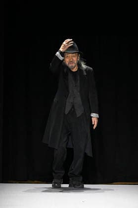Fashion designer Yohji Yamamoto s Yohji Yamamoto Women s Ready-to-Wear Spring Summer 2027 Collection fashion show during Paris Fashion Week, October 2, 2026 Bestimage Fashion Designer Yohji Yamamoto Yohji Yamamoto Women’s Ready-to-Wear Spring Summer 2027 Collection Fashion Show during Paris Fashion Week, on October 2, 2026, in Paris, France Paris France  Copyright: xAgencex xBestimagexAgencex xBestimagex