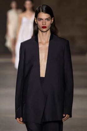 Victoria Beckham Women s Ready-to-Wear Spring Summer 2027 Collection Fashion Show during Paris Fashion Week, on October 2, 2026, in Paris, Bestimage Victoria Beckham Fashion Show Women s Ready-to-Wear Spring Summer 2027 Collection during Paris Fashion Week, on October 2, 2026, in Paris, France Paris France  Copyright: xAgencex xBestimagexAgencex xBestimagex