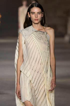 Victoria Beckham Women s Ready-to-Wear Spring Summer 2027 Collection Fashion Show during Paris Fashion Week, on October 2, 2026, in Paris, Bestimage Victoria Beckham Fashion Show Women s Ready-to-Wear Spring Summer 2027 Collection during Paris Fashion Week, on October 2, 2026, in Paris, France Paris France  Copyright: xAgencex xBestimagexAgencex xBestimagex