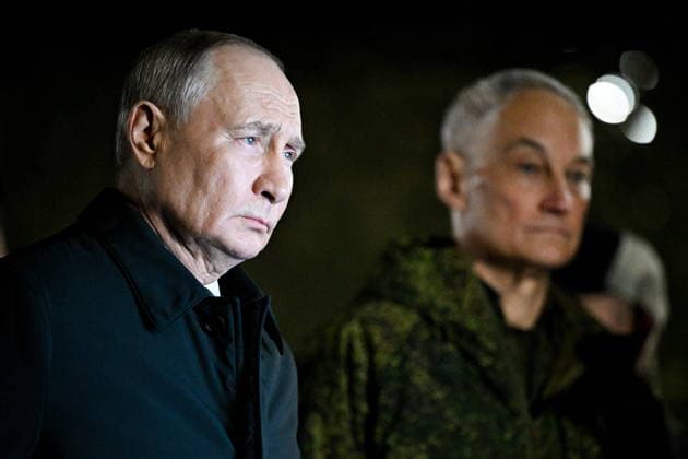 RUSSIA, CHELYABINSK REGION - OCTOBER 2, 2026: Russia s President Vladimir Putin inspects the Tsentr Centre 2026 military exercise at the Chebarkul training ground. Sergei Bobylev POOL TASS  98707457