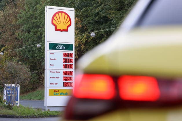 What is the outlook for fuel prices? Fuel prices remain at very high levels. The so-called gasoline rebate has been in effect since October 1, 2026. The federal governme