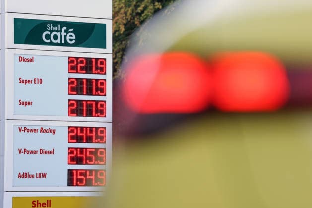 What is the outlook for fuel prices? Fuel prices remain at very high levels. The so-called gasoline rebate has been in effect since October 1, 2026. The federal governme