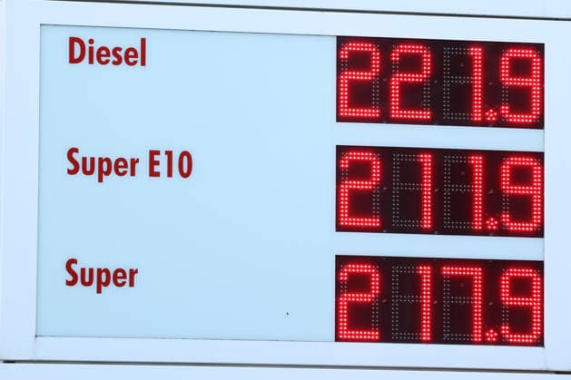 What is the outlook for fuel prices? Fuel prices remain at very high levels. The so-called gasoline rebate has been in effect since October 1, 2026. The federal governme