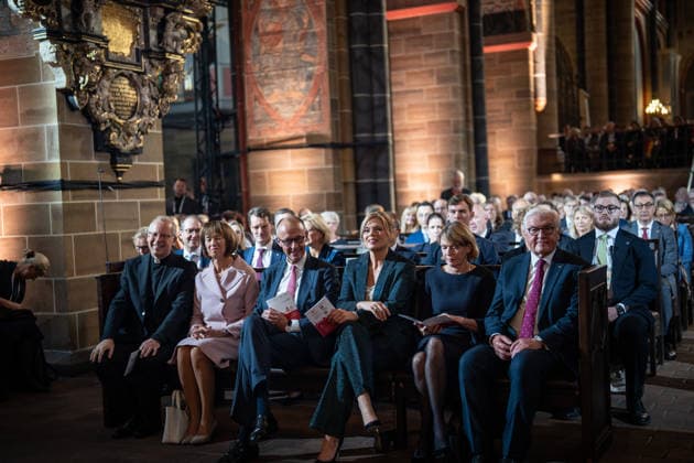 Ecumenical Service at St. Petri Cathedral: Hubertus van Megen, Apostolic Nuncio to Germany; Charlotte Merz, wife of Friedrich Merz; Friedrich Merz, Federal Chancellor; Julia Klöckner, President of the Bundestag; Elke Büdenbinder, wife of Frank-Walter Steinmeier; Frank-Walter Steinmeier