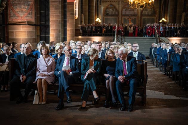 Ecumenical Service at St. Petri Cathedral: Hubertus van Megen, Apostolic Nuncio to Germany; Charlotte Merz, wife of Friedrich Merz; Friedrich Merz, Federal Chancellor; Julia Klöckner, President of the Bundestag; Elke Büdenbinder, wife of Frank-Walter Steinmeier; Frank-Walter Steinmeier
