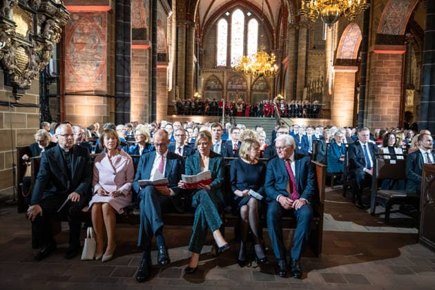 Ecumenical Service at St. Petri Cathedral: Hubertus van Megen, Apostolic Nuncio to Germany; Charlotte Merz, wife of Friedrich Merz; Friedrich Merz, Federal Chancellor; Julia Klöckner, President of the Bundestag; Elke Büdenbinder, wife of Frank-Walter Steinmeier; Frank-Walter Steinmeier