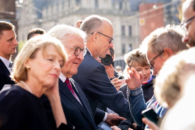 Celebrations for German Unity Day 2026 in Bremen: Buedenbender, wife of the Federal President, together with Federal President Frank Walter Steinmeier and Federal Chancellor Friedrich Merz (CDU), greets enthusiastic citizens and visitors at the October 3, 2026, celebration following the ecumenical service at St. Petri Cathedral, Bremen, October