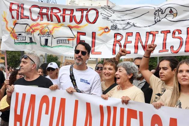 Cádiz Takes to the Streets for Decent Housing Photo of the protest in Cádiz for decent housing, organized by the Tenants Union October 3, 2026, in Cádiz, Andalusia, Spain October 3, 2026 Cádiz Cádiz Spain  Copyright: xNachoxFradex 7817139