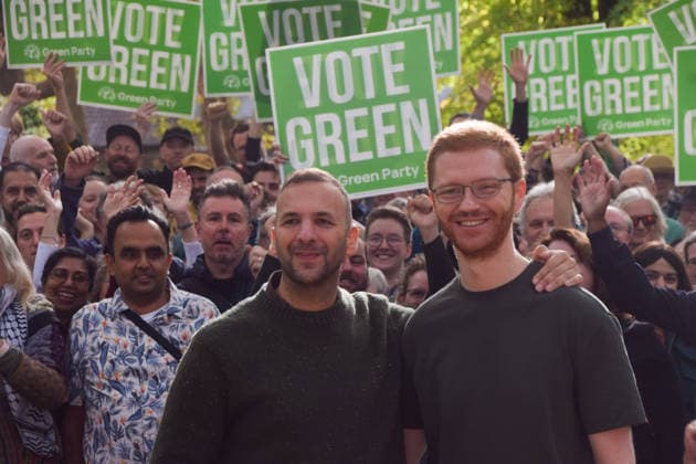 October 3, 2026, London, England, United Kingdom: Green Party leader ZACK POLANSKI and co-leader of the Scottish Green Party ROSS GREER stand with supporters in St Pancras Gardens as Zack Polanski continues his campaign ahead of the upcoming Holborn and St Pancras by-election. London United Kingdom - ZUMAv130 20261003_zip_v130_006 Copyright: xVukxValcicx
