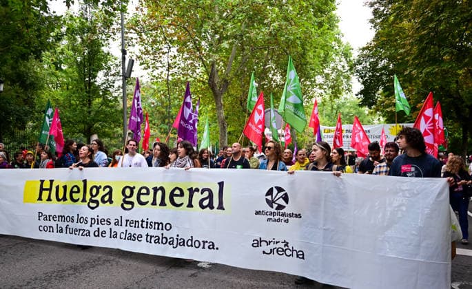 October 3, 2026, Madrid, Madrid, SPAIN: Demonstrators take part in a march for housing rights in Madrid, Spain. The mobilisation, called by the tenants unions, brings together columns departing from different parts of the city and converging at Cibeles. Protesters demand a 50% reduction in rents, indefinite rental contracts and the expropriation of housing owned by so-called vulture funds. The organisers are also calling for the movement to advance towards a general strike for housing. The demonstration follows the rejection by Spain s Congress of two government housing decrees the previous day. Madrid SPAIN - ZUMAz108 20261003_znp_z108_008 Copyright: xRichardxZubelzux