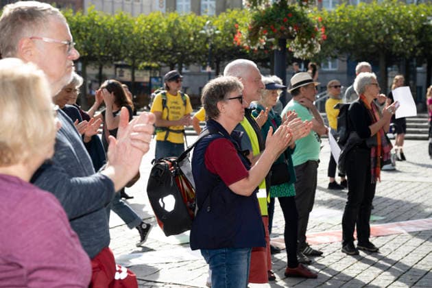October 3, 2026 Press Event: Es brennt Initiative—Human Chain in Dortmund, Hansaplatz; Applause for the Opening Remarks; Dortmund, Hansaplatz and Westenhellweg, North Rhine-Westphalia, Germany