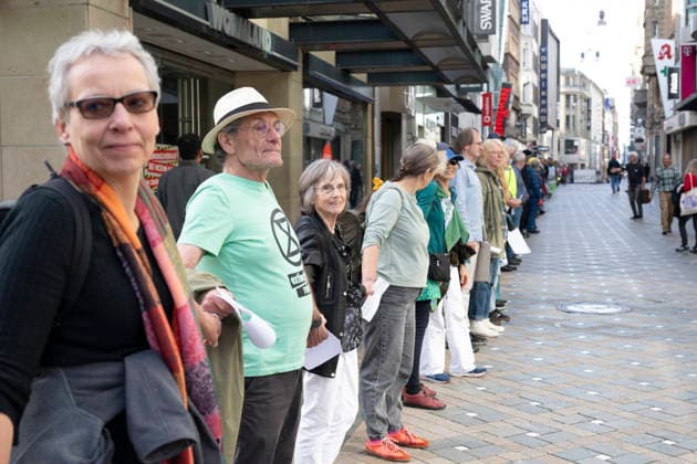October 3, 2026 Press event: Es brennt initiative—human chain in Dortmund, Hansaplatz; participants on Westenhellweg, Dortmund; Hansaplatz and Westenhellweg, North Rhine-Westphalia, Germany
