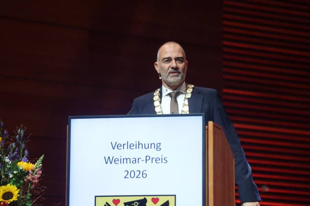 Weimar Prize Awarded to Ute Freudenberg Weimar, October 3, 2026 Weimar Prize Awarded to Ute Freudenberg Pictured: Mayor Peter Klein The aw Copyright: xMatthiasxGränzdörferx