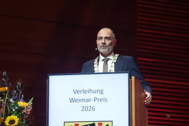 Weimar Prize Awarded to Ute Freudenberg Weimar, October 3, 2026 Weimar Prize Awarded to Ute Freudenberg Pictured: Mayor Peter Klein The aw Copyright: xMatthiasxGränzdörferx