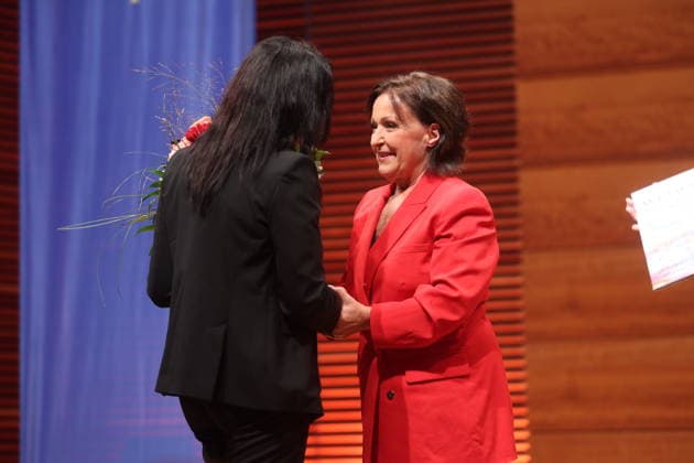 Weimar Prize Awarded to Ute Freudenberg Weimar, October 3, 2026 Weimar Prize Awarded to Ute Freudenberg The award ceremony took place on German Unity Day at the Weimarhalle and is Copyright: xMatthiasxGränzdörferx