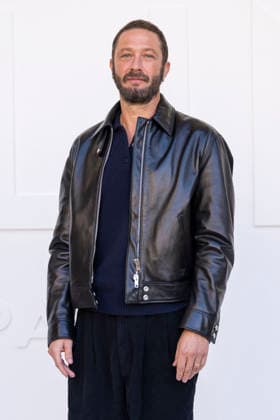 Ebon Moss Bachrach at the photocall for the Céline Spring Summer 2027 Women’s Ready-to-Wear collection during Paris Fashion Week (PFW) at the National Archives Museum in Paris, France, on October 3, 2026. Olivier Borde, Bestimage. Photocall at the Céline fashion show as part of Paris RTW Spring Summer 2027 Fashion Week, held at the Musée National des Archives on October 3, 2026, in Paris, France. Paris, France  Copyright: xOLIVIERxBORDEx xBESTIMAGExOLIVIERxBORDEx xBESTIMAGEx