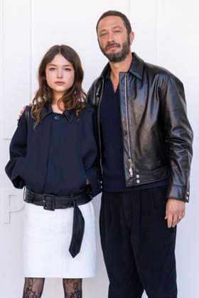 Sasha Moss Bachrach and Ebon Moss Bachrach at the photocall for the Céline Spring Summer 2027 Women’s Ready-to-Wear collection during Paris Fashion Week (PFW) at the National Archives Museum in Paris, France, on October 3, 2026. Olivier Borde Bestimage. Photocall at the Céline fashion show as part of Paris RTW Spring Summer 2027 Fashion Week, held at the Musée National des Archives on October 3, 2026, in Paris, France. Paris, France  Copyright: xOLIVIERxBORDEx xBESTIMAGExOLIVIERxBORDEx xBESTIMAGEx