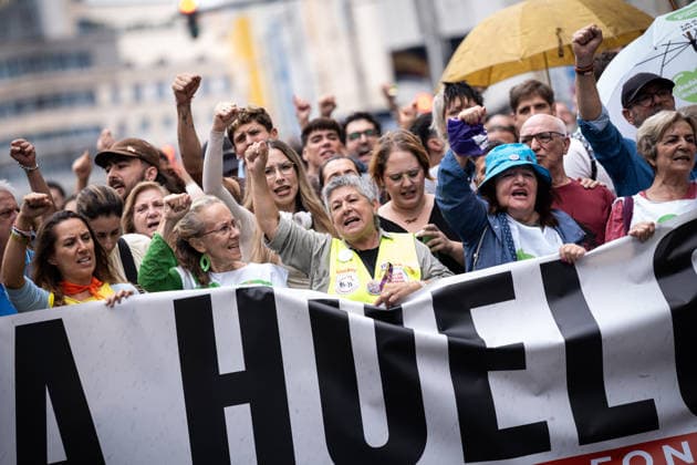 October 3, 2026, Madrid, Madrid, SPAIN: Tens of thousands of protesters demonstrate in Madrid for the universal right to housing and the expropriation of vulture funds. Over the past week, mobilizations have been taking place across Spain over the critical housing situation in the country. Madrid SPAIN  - ZUMAc270 20261003_zip_c270_003 Copyright: xDavidxCruzxSanzx