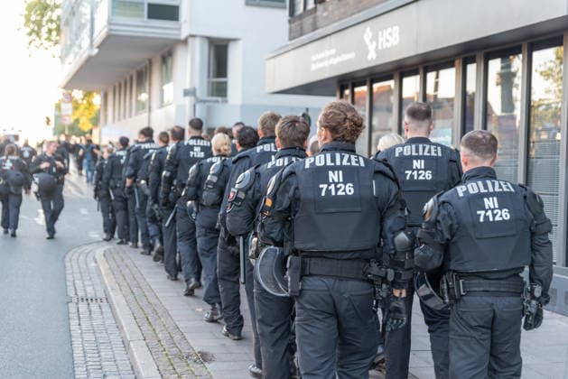 Bremen: Police officers from a riot squad on the outskirts of a demonstration in Bremen on October 2, 2026. STOCK PHOTO: Police officers from a riot squad on the outskirts of a demonstration in Bremen on October 2, 2026. Copyright: xEibner-Pressefoto FabianxSteffenx EP_FSS