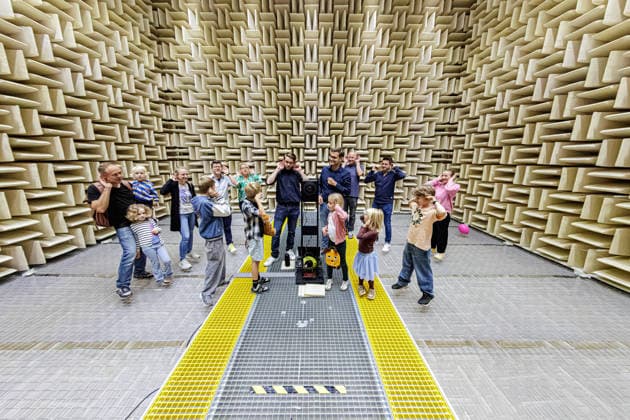 October 3, 2026, Düsseldorf: At this year’s TürenAuf Tag mit der Maus, children and parents will experience amazing acoustic experiments in an anechoic chamber at Düsseldorf University of Applied Sciences. Düsseldorf University of Applied Sciences, Münsterstraße, North Rhine-Westphalia, Germany
