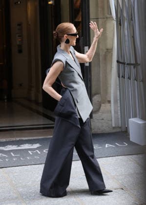 Céline Dion leaves the Royal Monceau hotel in Paris on October 3, 2026. Denis Guignebourg, Bestimage. Céline Dion leaves the Royal Monceau hotel in Paris on October 3, 2026. Paris, France  Copyright: xDenisxGuignebourgx xBestimagexDenisxGuignebourgx xBestimagex