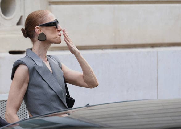 Céline Dion leaves the Royal Monceau hotel in Paris on October 3, 2026. Denis Guignebourg, Bestimage. Céline Dion leaves the Royal Monceau hotel in Paris on October 3, 2026. Paris, France  Copyright: xDenisxGuignebourgx xBestimagexDenisxGuignebourgx xBestimagex