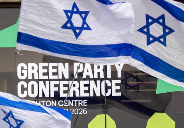 Pro-Israel rally face off against a counter-demonstration of pro-Palestine protesters outside the Party’s Autumn Conference - 03 Oct 2026 Israeli flags seen outside the Green conference during the rally. Activists from a pro-Israel rally face off against a counter-demonstration of pro-Palestine protesters outside the Brighton Centre, where the Green Party’s Autumn Conference is underway. Pickets lines formed as tensions flared over a highly controversial internal conference motion seeking to formally classify Zionism as Racism . Brighton United Kingdom Copyright: xGaryxRobertsx xSOPAxImagesx GROBERTS-34